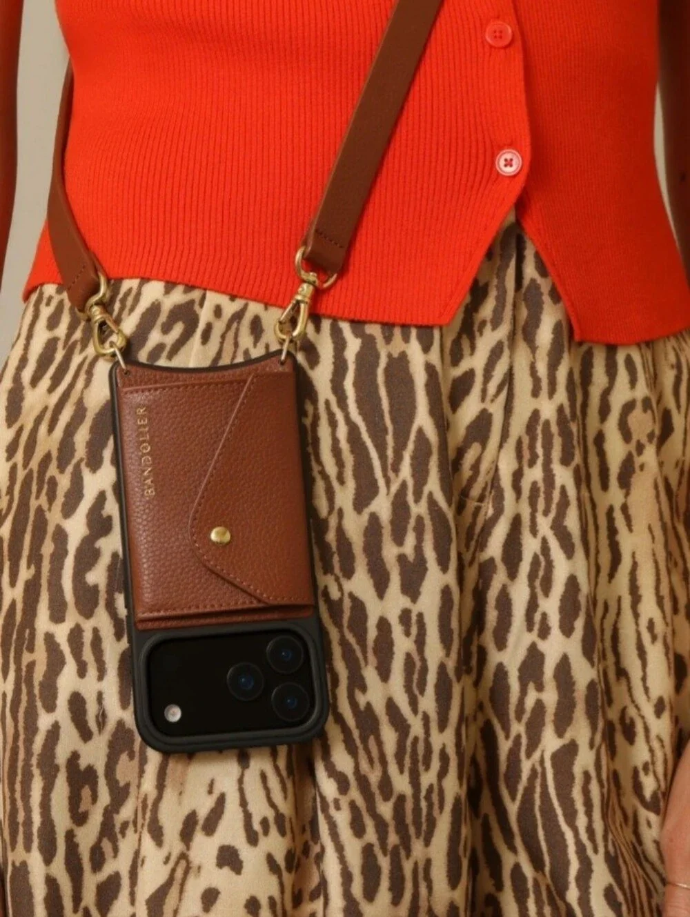 HaileyCrossbody IPhone 16 Pro Case Brown Cognac/Gold